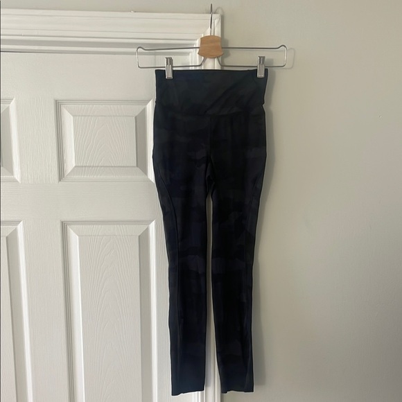 Lululemon Base Pace High-Rise Crop Legging 23” Size 2 - Picture 3 of 7